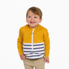 enfant portant un tee-shirt anti-noyade Floatee, haut jaune et manches longues
