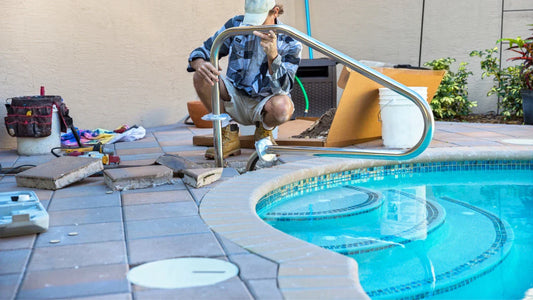 Qui doit installer le dispositif de sécurité d'une piscine ?