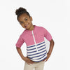 enfant portant un tee-shirt anti-noyade Floatee, haut rose et manches courtes