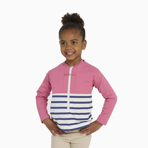 enfant portant un tee-shirt anti-noyade Floatee, haut rose et manches longues